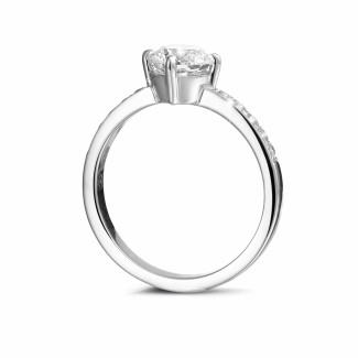 Engagement - 1.00 carat solitaire diamond ring in white gold with side diamonds