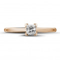 0.30 carat solitaire ring in red gold with princess diamond