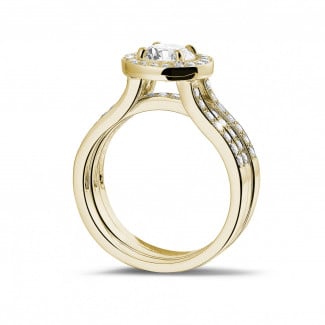 Engagement - 1.00 carat solitaire diamond ring in yellow gold with side diamonds