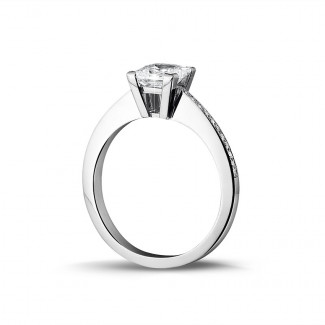 1.50 carat solitaire ring in white gold with princess diamond and side diamonds