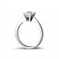 1.50 carat solitaire ring in white gold with princess diamond and side diamonds