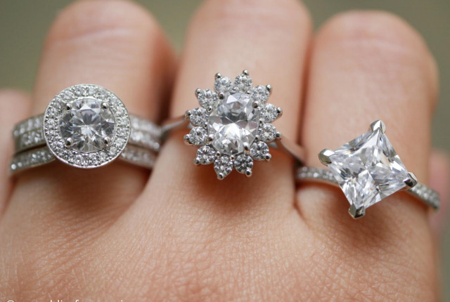 BAUNAT has many special rings to choose from online