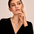 5.90 carat diamond necklace in red gold