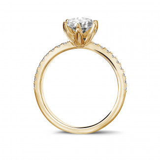1.00 carat solitaire ring in yellow gold with side diamonds