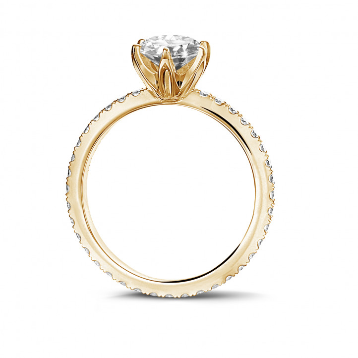 1.00 carat solitaire ring in yellow gold with side diamonds