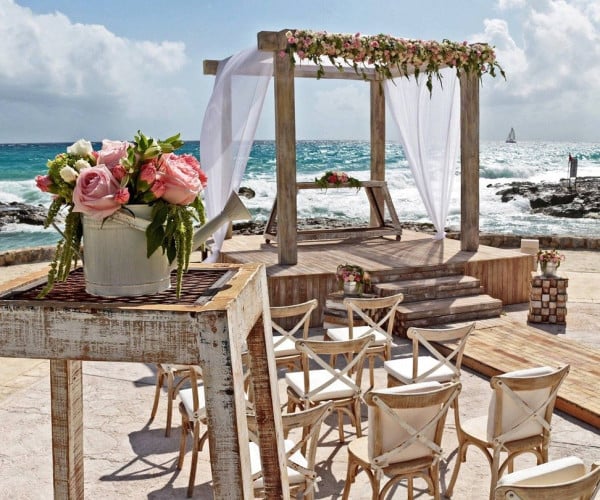 Exotic wedding location at the beach 