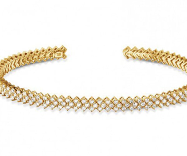 A luxurious yellow gold bracelet adorned with sparkling diamonds, showcasing elegance and sophistication in design.