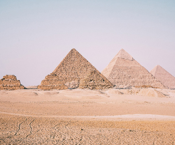 Discover the significance of jewellery in Ancient Egypt, where gold symbolized divine power and protection. Discover historical designs and meanings. 