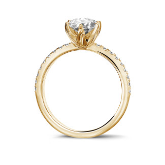 Rings - 3.00 carat solitaire ring in yellow gold with side diamonds