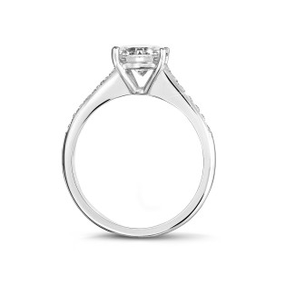 Rings - 1.50 carat solitaire ring in white gold with four prongs and side diamonds