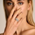 Ring in white gold with fishtail design