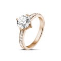 2.00 carat solitaire diamond ring in red gold with side diamonds