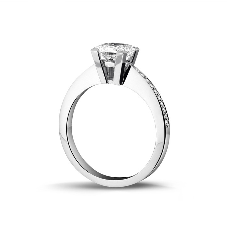 1.20 carat solitaire ring in white gold with princess diamond and side diamonds
