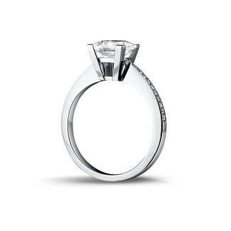 Rings - 3.00 carat solitaire ring in white gold with princess diamond and side diamonds