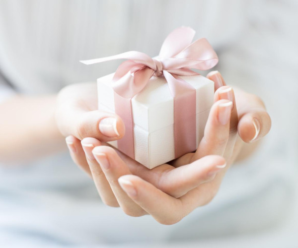 Jewellery gift box with pink bow 
