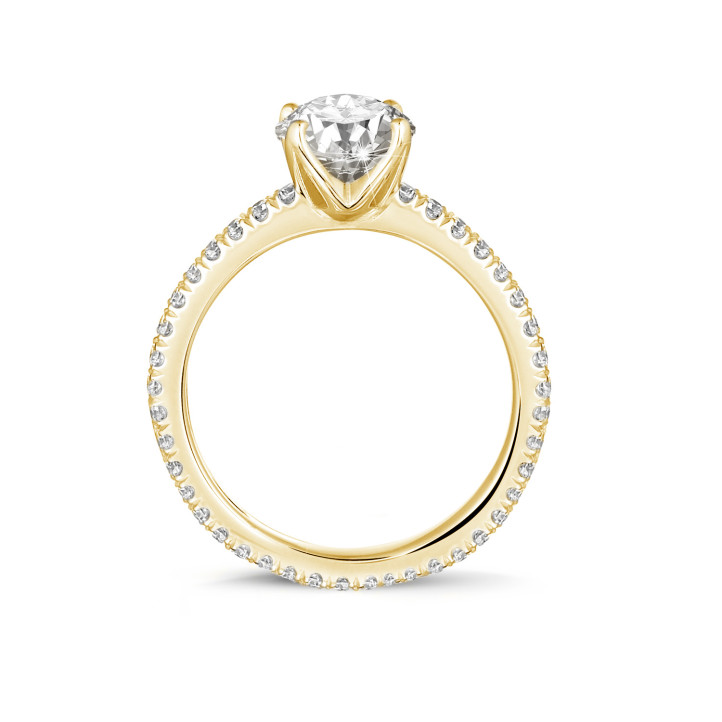 1.00 carat solitaire ring in yellow gold with side diamonds