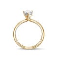 1.50Ct solitaire ring in yellow gold with pear diamond