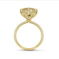 7.07ct solitaire ring in yellow gold with ‘fancy intense yellow’ cushion diamond and side stones