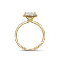 2.00 carat solitaire halo ring with a princess diamond in yellow gold with round diamonds
