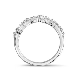 Wedding - 0.12 carat cluster alliance ring in white gold with round diamonds