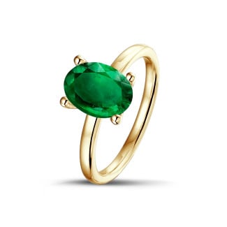 Rings - Ring in yellow gold with oval emerald