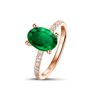 Rings - Ring in red gold with oval emerald and side diamonds