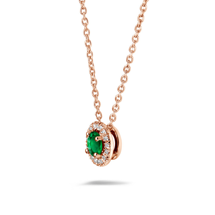Halo necklace in red gold with a central emerald and round diamonds