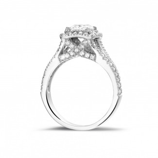 Engagement - 1.00 carat solitaire ring in platinum with princess diamond and side diamonds