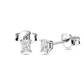 0.30 carat solitaire earrings with radiant cut diamonds in white gold
