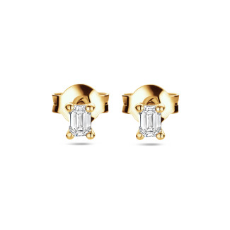 0.30 carat solitaire earrings with emerald cut diamonds in yellow gold