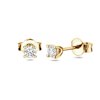 0.30 carat solitaire earrings with round cut diamonds in yellow gold
