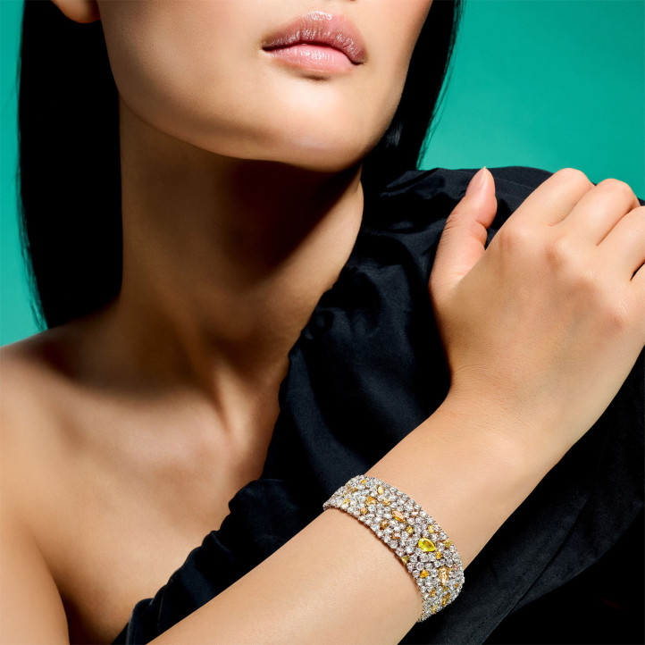 One of a kind - 25.63 carat gradient bracelet in yellow and white gold