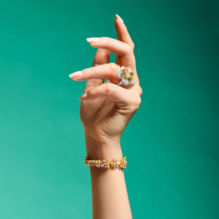 One of a kind - 15.90 carat gradient bracelet in yellow and white gold