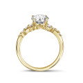 1.20 carat solitaire cluster ring in yellow gold with a round diamond