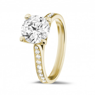 Rings - 2.00 carat solitaire diamond ring in yellow gold with side diamonds