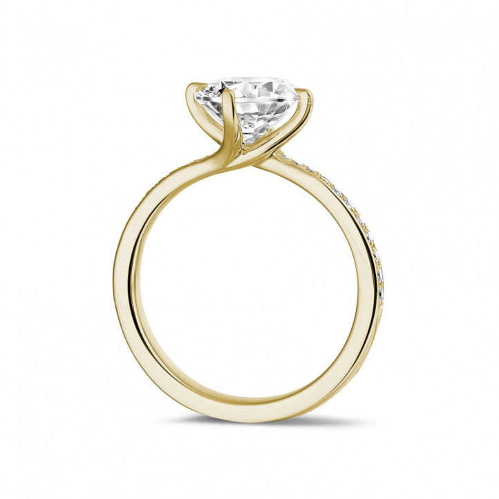 2.00 carat solitaire diamond ring in yellow gold with side diamonds