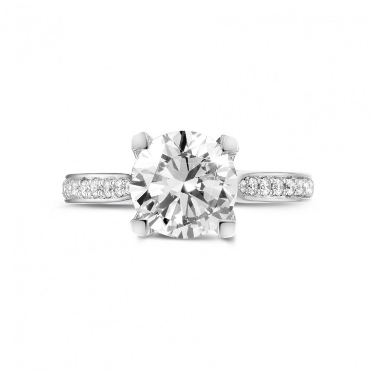 2.00 carat solitaire diamond ring in platinum with side diamonds