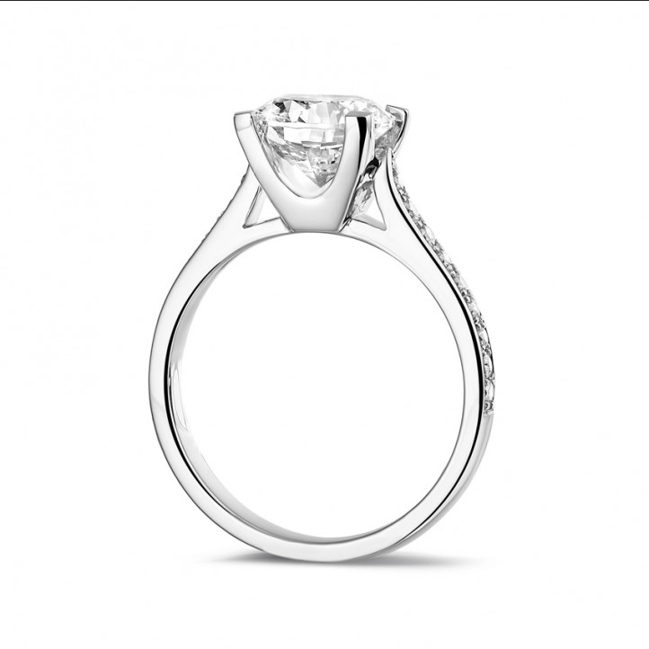 2.00 carat solitaire diamond ring in platinum with side diamonds