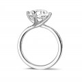 3.00 carat solitaire diamond ring in platinum with side diamonds