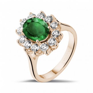 Rings - Entourage ring in red gold with an oval emerald and round diamonds
