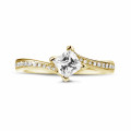 0.50 carat solitaire ring in yellow gold with princess diamond and side diamonds