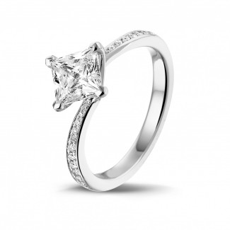 Engagement - 1.00 carat solitaire ring in white gold with princess diamond and side diamonds