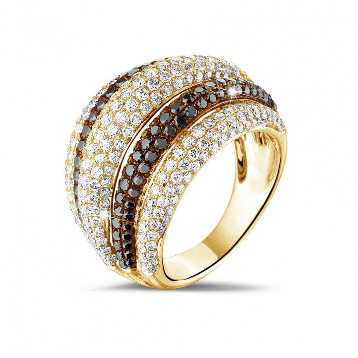 4.30 carat ring in yellow gold with black and white round diamonds