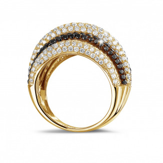 Rings - 4.30 carat ring in yellow gold with black and white round diamonds