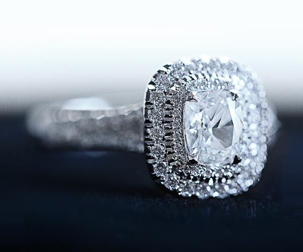 Tailor made diamond engagement ring