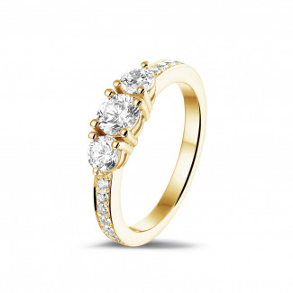 Rings - 1.10 carat trilogy ring in yellow gold with side diamonds