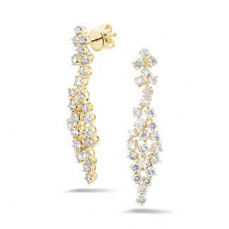 Earrings - 2.90 carat diamond earrings in yellow gold