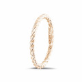 Stackable twisted ring in red gold