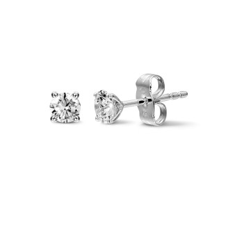 Earrings - 1.00 carat classic diamond earrings in white gold with four prongs