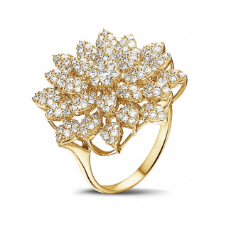 1.35 carat diamond flower ring in yellow gold